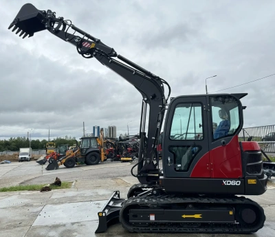 Гусеничный мини-экскаватор с кабиной QUADTRAC EX60. Изображение №15