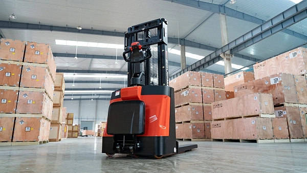 Фото штабелер ep esr151 на сайте www.kiit.ru в интернет-каталоге КИИТ ☎ +7(800) 707-07-45 Изображение №2