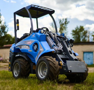 Мини-погрузчик MULTIONE 5.2K (820 кг, высота подъема 2,75 м, двигатель Kubota D902). Изображение №3