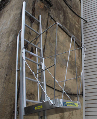 Навесная площадка на лестницы MEGAL ПЛА (120 кг, размер площадки 0,6x0,55 м). Изображение №9