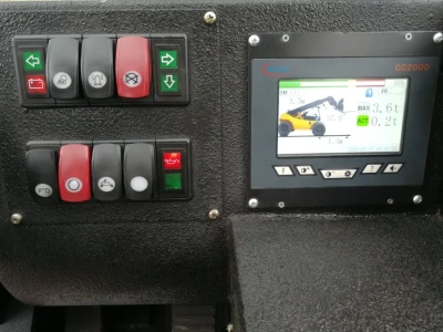 Телескопический погрузчик QUADTRAC TH630 (3000 кг, высота подъема 6 м, двигатель YANMAR 87 л.с.). Изображение №16