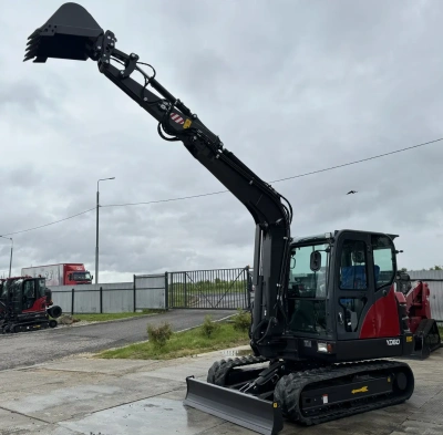 Гусеничный мини-экскаватор с кабиной QUADTRAC EX60. Изображение №10