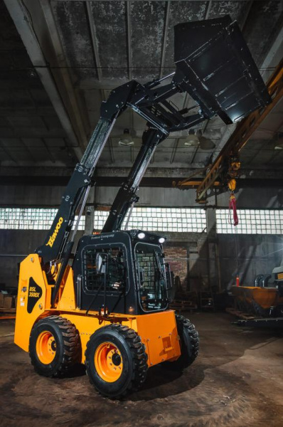 Фото телескопический мини погрузчик bawoo bsl400ex на сайте www.kiit.ru в интернет-каталоге КИИТ ☎ +7(800) 707-07-45