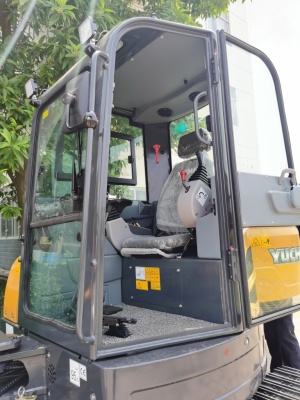 Гусеничный мини экскаватор Yuchai YC35 SR. Изображение №14