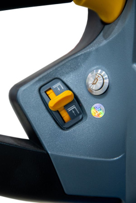 Электрический самоходный штабелер TOR WS15H-2500SC PRO Li-ion (1,5 т, высота подъема 2,5 м, литий-ион 24/60 Ач, контроль скорости подъема). Изображение №5