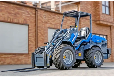 Многофункциональный мини-погрузчик MULTIONE 11.5 Y (2540 кг, высота подъема 3,7 м, двигатель Yanmar 50 л.с.). Изображение №3