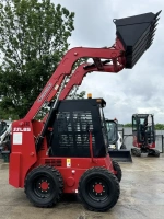 Фото мини погрузчик с бортовым поворотом quadtrac ssl85 на сайте www.kiit.ru в интернет-каталоге КИИТ ☎ +7(800) 707-07-45 Изображение №7