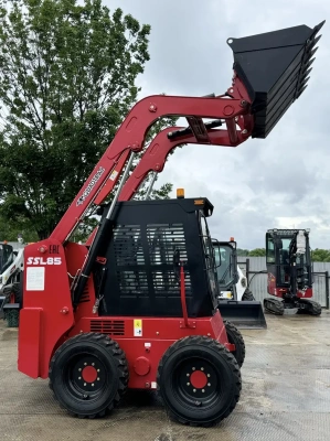 Мини погрузчик с бортовым поворотом QUADTRAC SSL85. Изображение №7