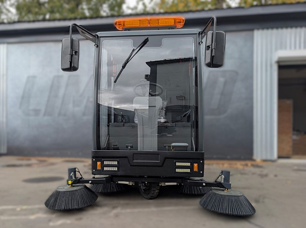 Дорожно-уборочная вакуумная машина B16C представляет собой современное решение для эффективной очистки городских территорий и промышленных объектов - КИИТ