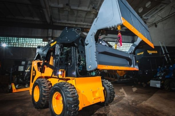 Фото мини погрузчик bawoo bsl330 на сайте www.kiit.ru в интернет-каталоге КИИТ ☎ +7(800) 707-07-45