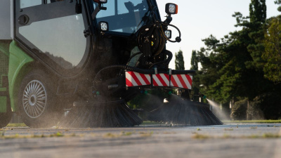 Подметально-уборочная машина SmartSweeper RG-8240. Изображение №3