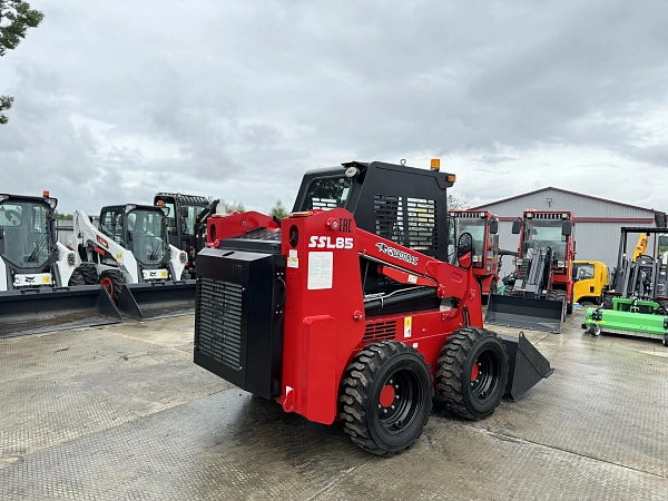 Фото мини погрузчик с бортовым поворотом quadtrac ssl85 на сайте www.kiit.ru в интернет-каталоге КИИТ ☎ +7(800) 707-07-45 Изображение №10