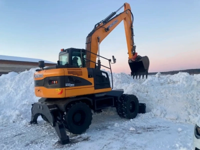Колёсный экскаватор QUADTRAC E130WH (125 л.с., 0,6 м³, гидравлика REXROTH, КПП HST-автомат). Изображение №9