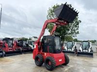 Фото мини погрузчик с бортовым поворотом quadtrac ssl85 на сайте www.kiit.ru в интернет-каталоге КИИТ ☎ +7(800) 707-07-45 Изображение №12