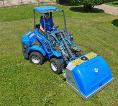 Мини-погрузчик MULTIONE 6.3iDs (1000 кг, высота подъема 2920 мм, двигатель Kohler 25 л.с., гидропоток 60 л/мин). Изображение №17