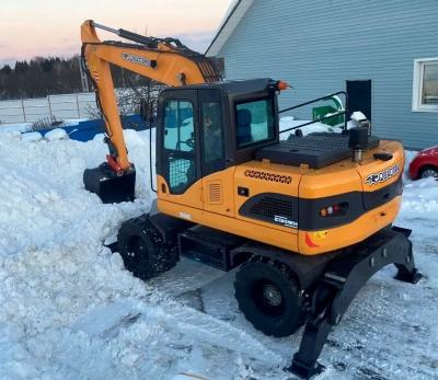 Колёсный экскаватор QUADTRAC E130WH (125 л.с., 0,6 м³, гидравлика REXROTH, КПП HST-автомат). Изображение №6