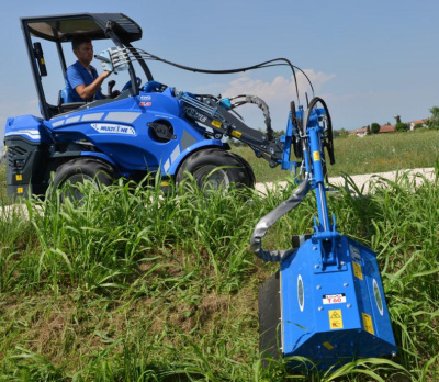 Мини-погрузчик MULTIONE 5.2K id (Premium) (820 кг, высота подъема 2,75 м, двигатель Kubota D902, гидропоток 42 л/мин). Изображение №3