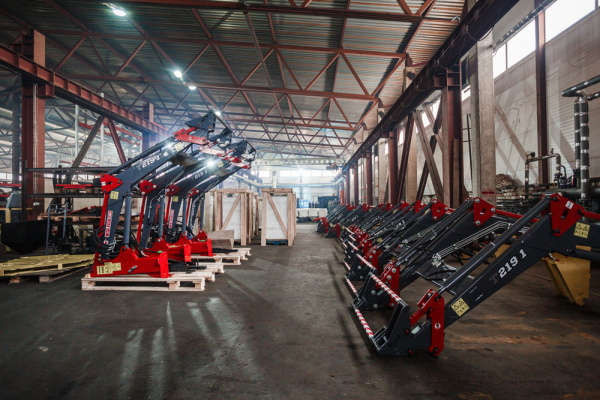 Фото фронтальный погрузчик тракторный бык t-229 l на сайте www.kiit.ru в интернет-каталоге КИИТ ☎ +7(800) 707-07-45