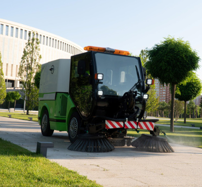 Коммунальная подметально-уборочная машина SmartSweeper RG-8240 (дизель, 4x4, бункер 1,5 м3). Изображение №2
