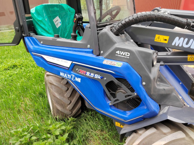 Мощный мини-погрузчик MULTIONE 8.5 SK Stage V (Premium) (1640 кг, высота подъема 3,2 м, двигатель Kohler 57 л.с., гидропоток 83 л/мин). Изображение №5