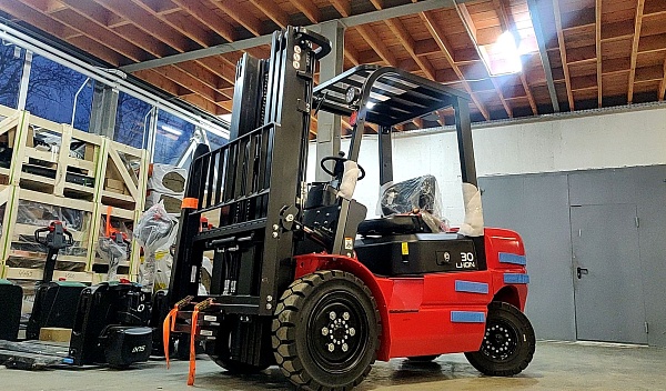 Фото погрузчик с литиевой акб ep efl302 li-ion 3 тонны 4,8 метра на сайте www.kiit.ru в интернет-каталоге КИИТ ☎ +7(800) 707-07-45 Изображение №5