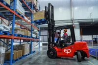 Фото электропогрузчик ep efl302x на сайте www.kiit.ru в интернет-каталоге КИИТ ☎ +7(800) 707-07-45 Изображение №11