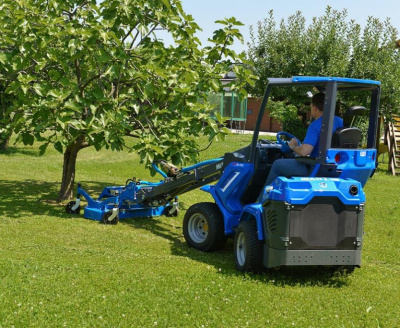 Мини-погрузчик MULTIONE 6.3iDs (1000 кг, высота подъема 2920 мм, двигатель Kohler 25 л.с., гидропоток 60 л/мин). Изображение №16