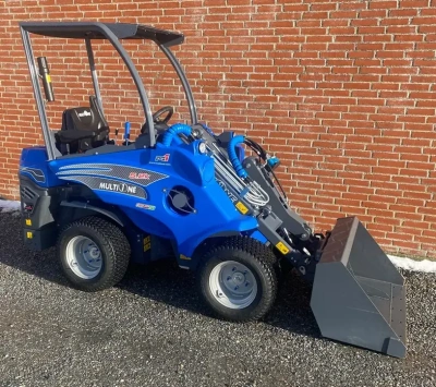 Мини-погрузчик MULTIONE 5.2K id (Premium) (820 кг, высота подъема 2,75 м, двигатель Kubota D902, гидропоток 42 л/мин). Изображение №8