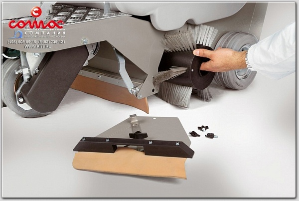 Фото подметальная машина с сиденьем comac cs 60 b ii на сайте www.kiit.ru в интернет-каталоге КИИТ ☎ +7(800) 707-07-45 Изображение №8