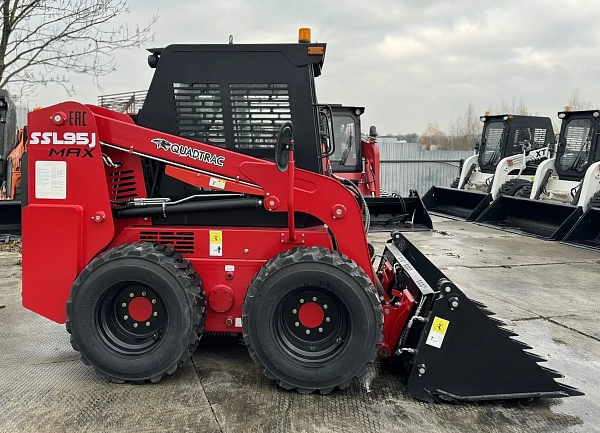 Фото колесный мини погрузчик с бортовым поворотом quadtrac ssl95jmax на сайте www.kiit.ru в интернет-каталоге КИИТ ☎ +7(800) 707-07-45 Изображение №3