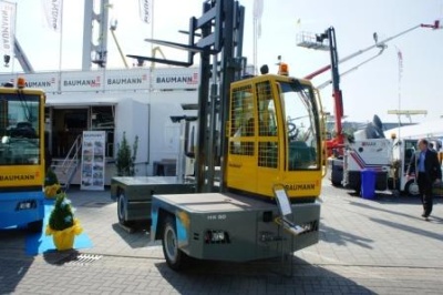 Электропогрузчик с боковой загрузкой BAUMANN EHX 30. Изображение №1