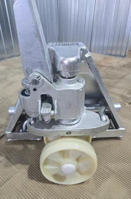 Гидравлическая тележка оцинкованная 2500 кг 1150 мм нейлоновые колеса TOR WH-25G. Изображение №6