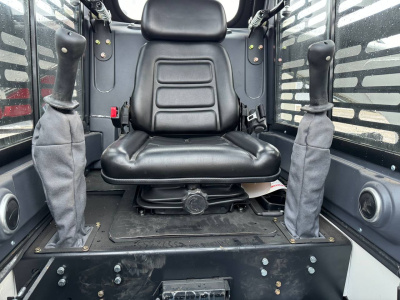 Мини погрузчик с бортовым поворотом XTRAC S8 (850 кг). Изображение №10