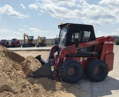 Мини погрузчик QUADTRAC SSL85. Изображение №7