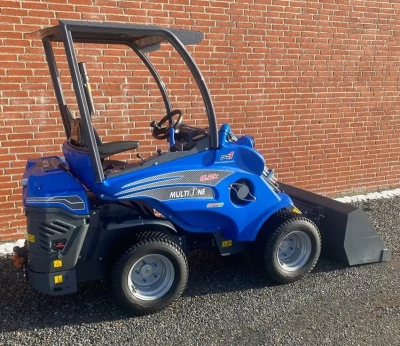 Мини-погрузчик MULTIONE 5.2K id (Premium) (820 кг, высота подъема 2,75 м, двигатель Kubota D902, гидропоток 42 л/мин). Изображение №11