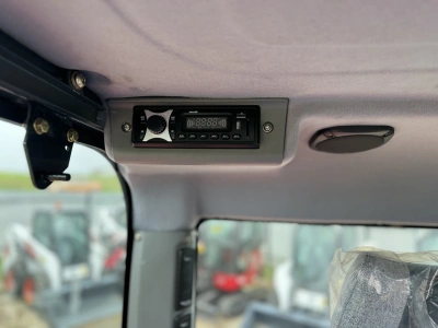 Гусеничный мини-экскаватор с кабиной QUADTRAC EX60. Изображение №17