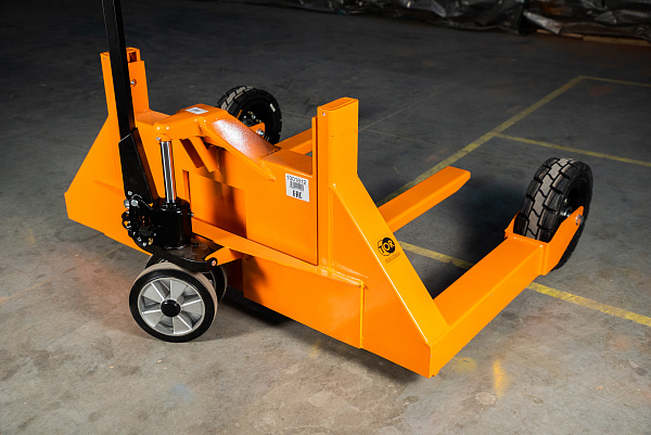 Фото гидравлическая тележка для бездорожья tor hw 1500 на сайте www.kiit.ru в интернет-каталоге КИИТ ☎ +7(800) 707-07-45 Изображение №11