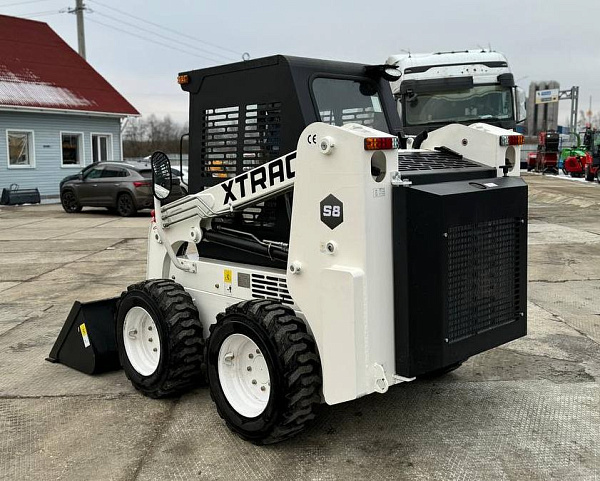 Фото мини погрузчик с бортовым поворотом xtrac s8 (850 кг) на сайте www.kiit.ru в интернет-каталоге КИИТ ☎ +7(800) 707-07-45 Изображение №4