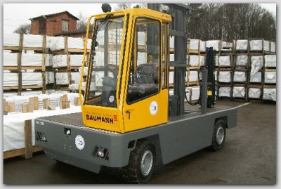 Вилочный боковой автопогрузчик 3 тонны. Изображение №1