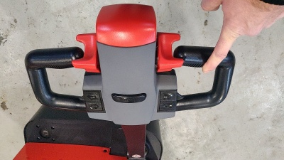 Электроштабелер EP EST152. Изображение №8