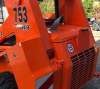 Фото мини-погрузчик locust l753 (750 кг, высота подъема 3250 мм, двигатель perkins 49 л.с.) на сайте www.kiit.ru в интернет-каталоге КИИТ ☎ +7(800) 707-07-45 Изображение №7