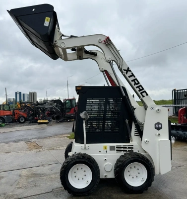 Мини погрузчик с бортовым поворотом XTRAC S8 (850 кг). Изображение №5