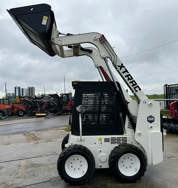Фото мини погрузчик с бортовым поворотом xtrac s8 (850 кг) на сайте www.kiit.ru в интернет-каталоге КИИТ ☎ +7(800) 707-07-45 Изображение №5
