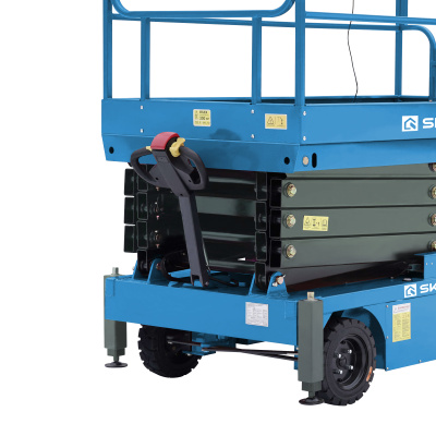 Самоходный электрический ножничный подъемник SKYER SPF1305 (500 кг, рабочая высота 13 м). Изображение №10