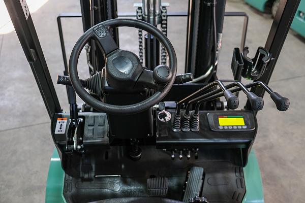 Место водителя - Электропогрузчик LIMGARD IEV20