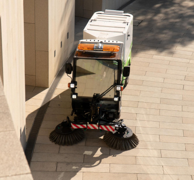 Коммунальная подметально-уборочная машина SmartSweeper RG-8240 (дизель, 4x4, бункер 1,5 м3). Изображение №3