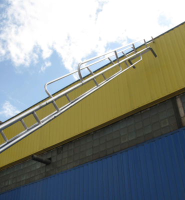 Лестница наклонная Megal ЛПНА-8,2 складные поручни 9260 мм. Изображение №4