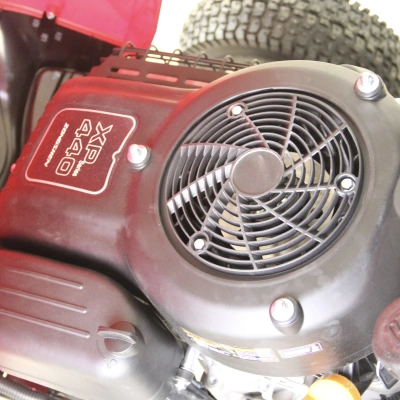 Газонокосилка с сиденьем (трактор) EVOline TRG 84 H (84 см, 15 л.с., гидростатическая трансмиссия, LED-фары). Изображение №10