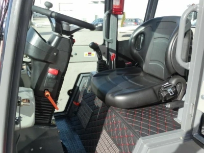 Мини погрузчик QUADTRAC WL40. Изображение №7