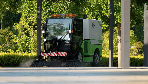 Фото коммунальная подметально-уборочная машина smartsweeper rg-8240 (дизель, 4x4, бункер 1,5 м3) на сайте www.kiit.ru в интернет-каталоге КИИТ ☎ +7(800) 707-07-45 Изображение №10